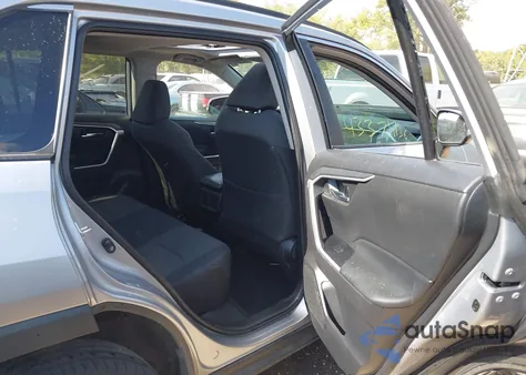 2021 Toyota Rav4 Xle z USA, uszkodzony, nr VIN 2T3W1RFV3MC095185